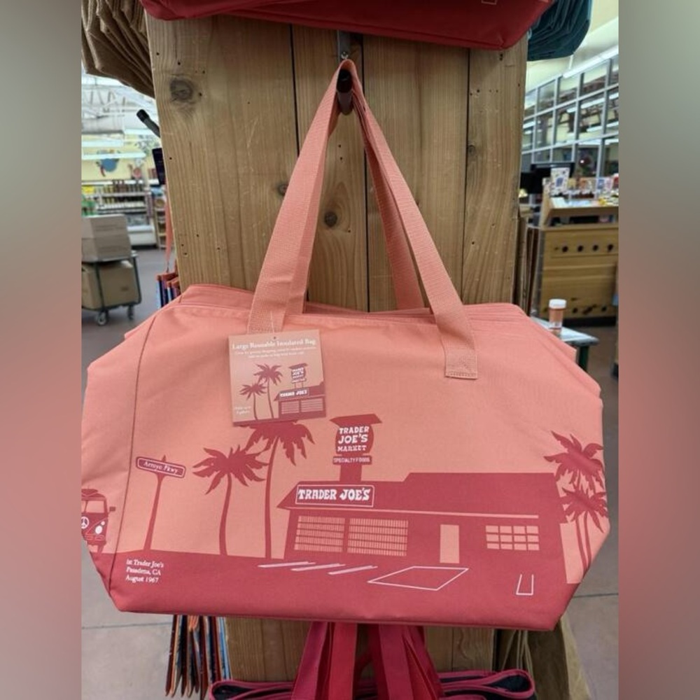 🍑 Trader Joe’s Peach Insulated Cooler Bag 🍑